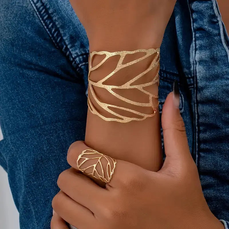 Vintage-Hartarmband mit dekorativem Blatt