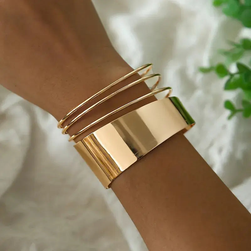 Vintage Chic Armband aus Gold